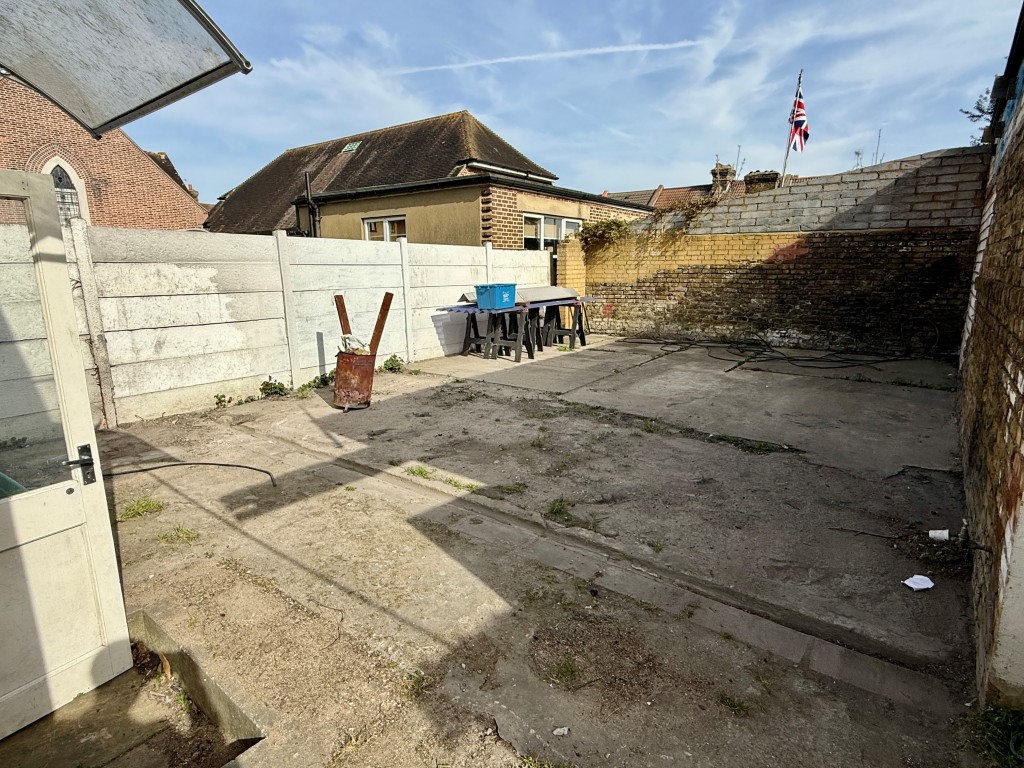 Lot: 75 - FREEHOLD SITE WITH WORKSHOP, OFFICE, HARDSTANDING AND PARKING - Area of hardstanding